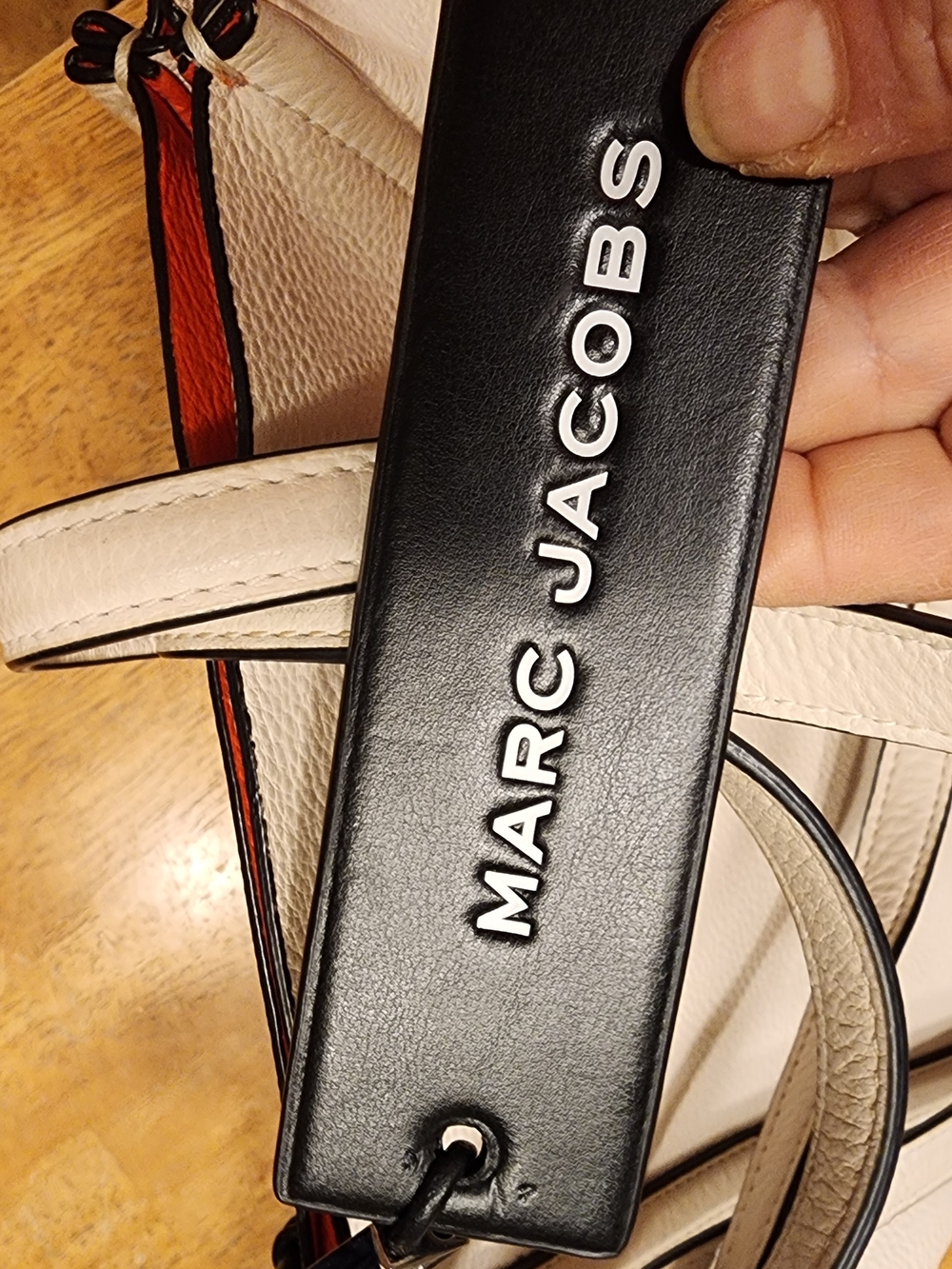 Marc Jacobs The Tag Tote In White Pebbled Leather - Picture 15 of 16